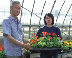 左は五領ヶ台ガーデン代表取締役の窪田敬一さん。同社の営業担当も兼ねている。